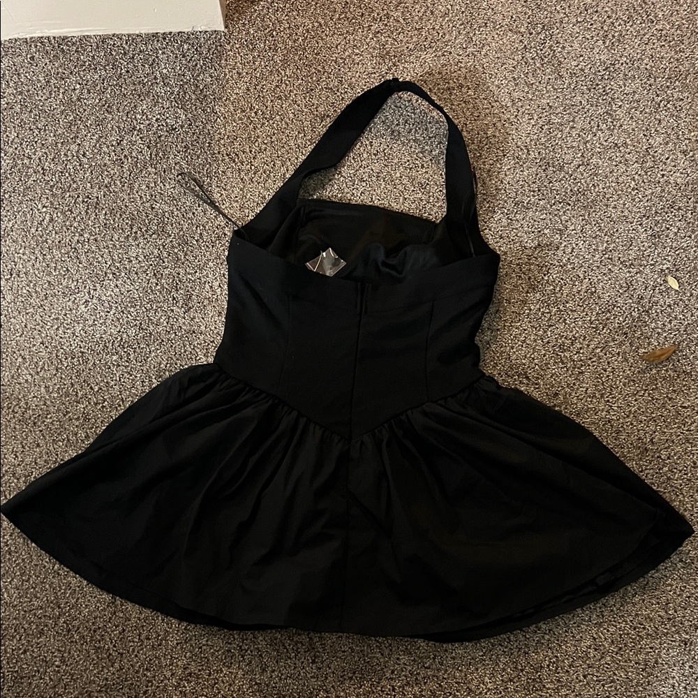 En Saison Elegant Black Halter Dress - Picture 4 of 5